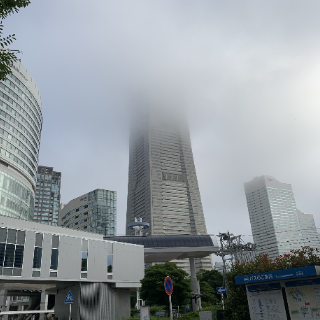 霧のランドマークタワー